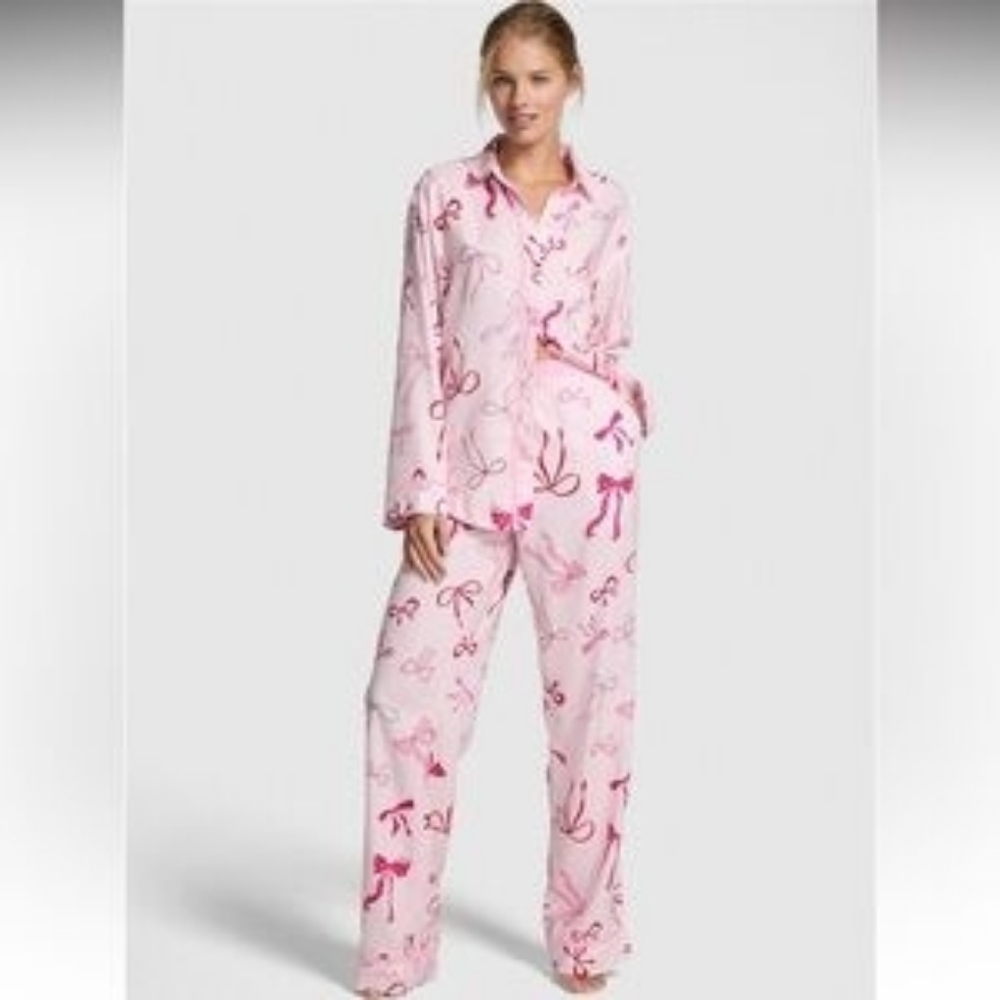 PINK Victoria's Secret Pink Bow Pajama Set - Picture 1 of 2